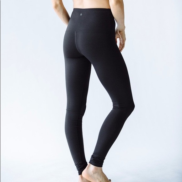 ▪️MONTIEL▪️ High-Waisted Legging Black - Picture 3 of 7